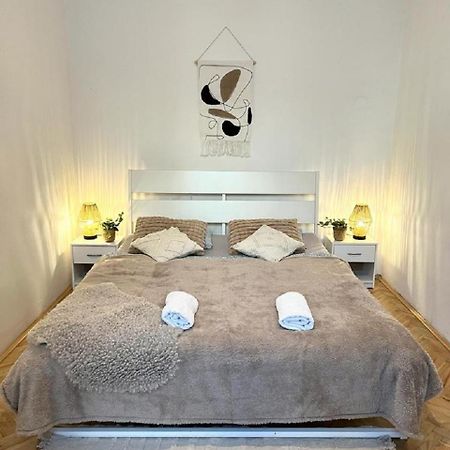 Apartment Cecil - Old Town Bratislava Bagian luar foto