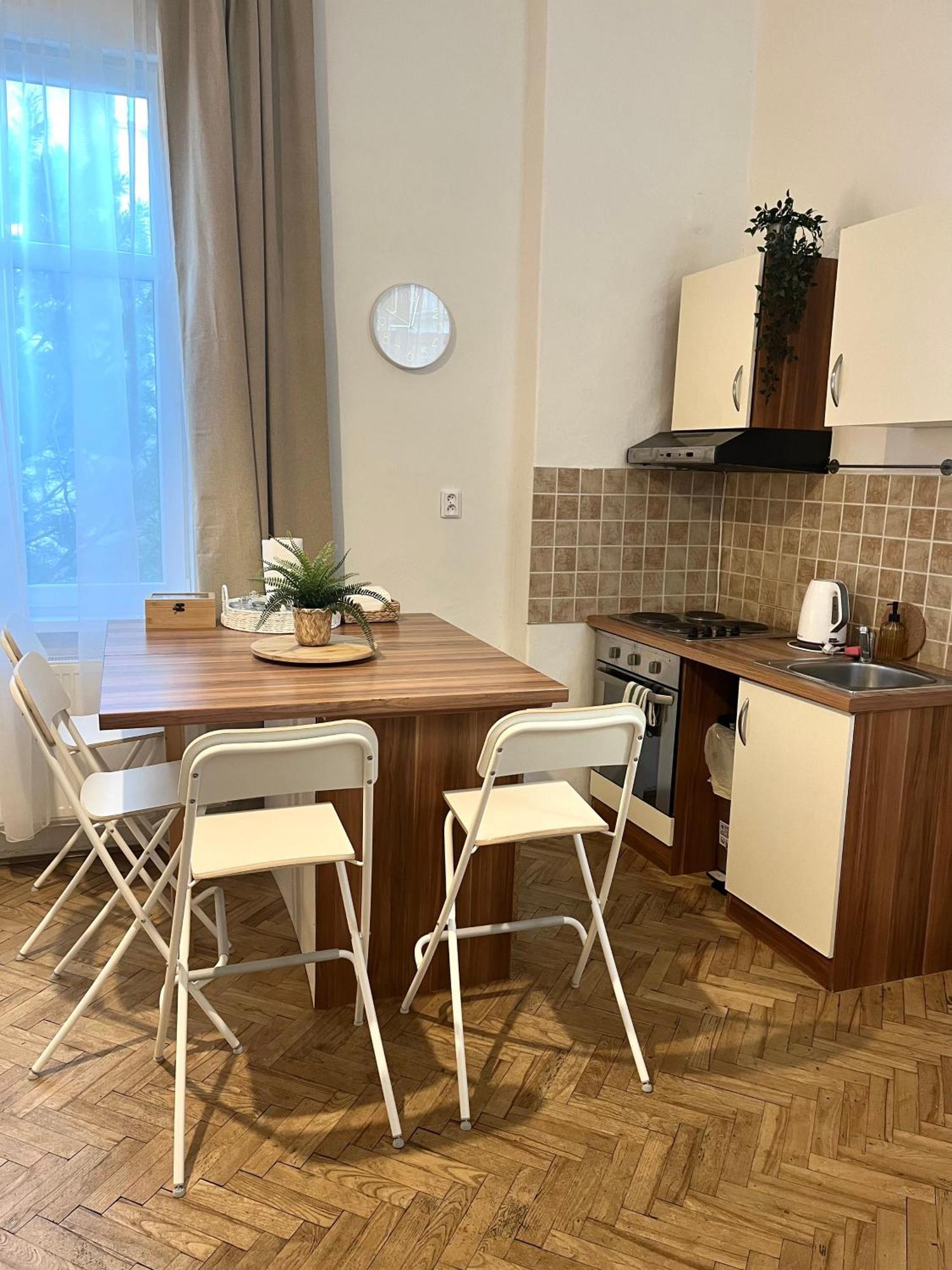 Apartment Cecil - Old Town Bratislava Bagian luar foto