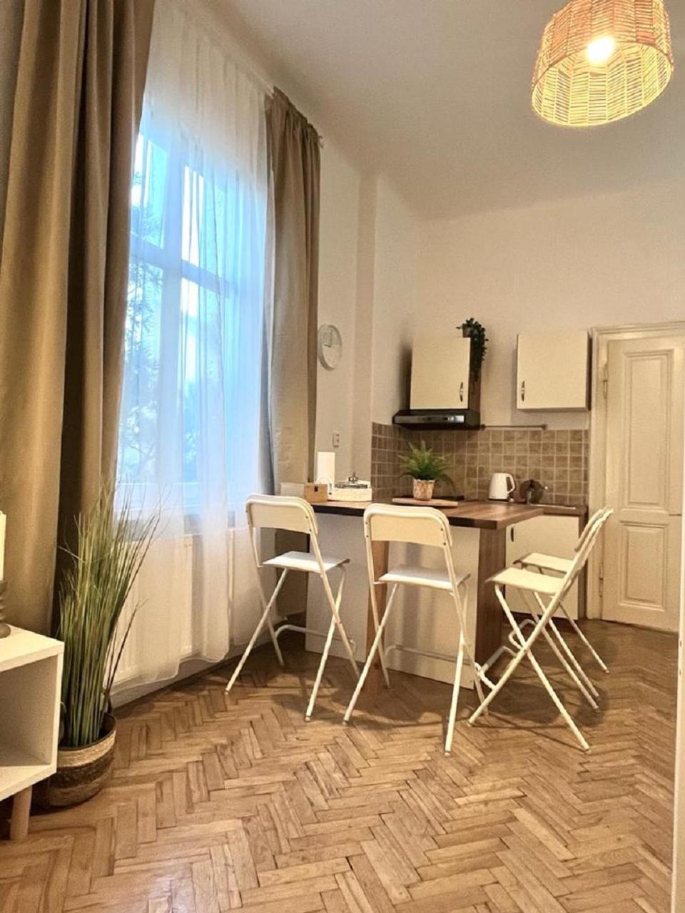 Apartment Cecil - Old Town Bratislava Bagian luar foto